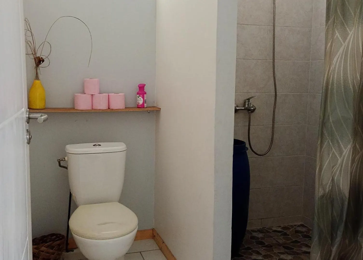 Chez Laeti Et Mano Apartman Hakamoui Homestay szállás